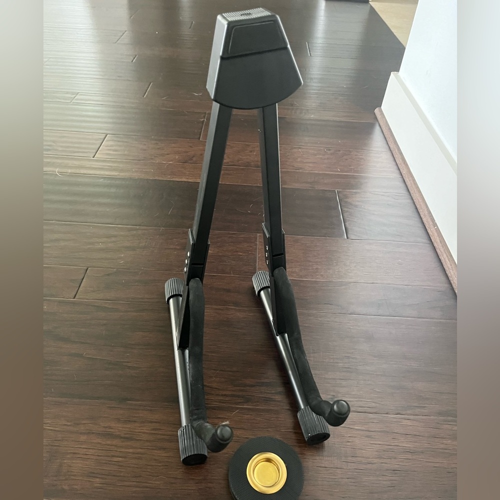 Guitar/cello stand